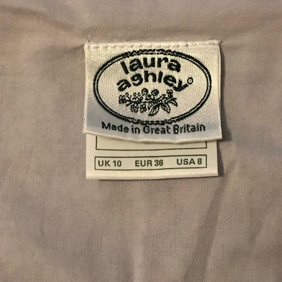 Vintage Laura Ashley lilac floral print prairie cottage dress. Size 8. - Picture 6 of 14